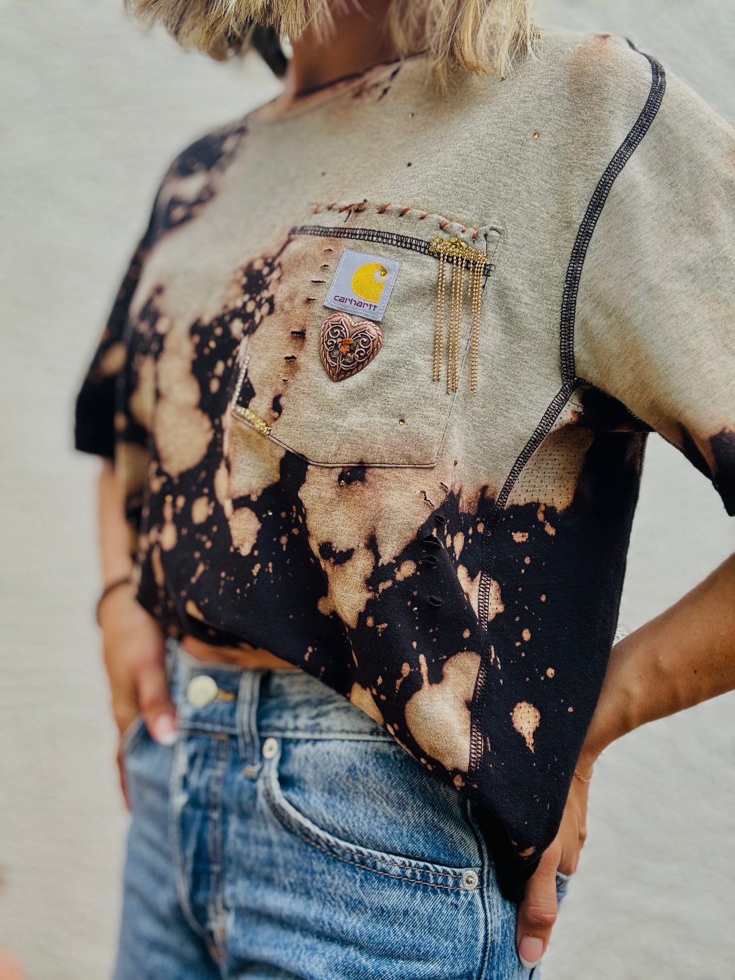 NUM-stitched hartt concho+ bronze black Tshirt MEDIUM