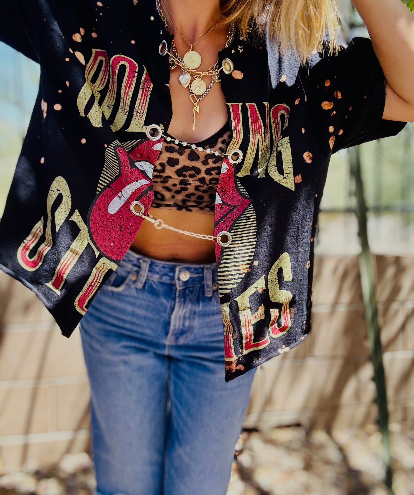 TEE-RED LIP BAND BABE CHAIN  - DAD TEE X-LARGE