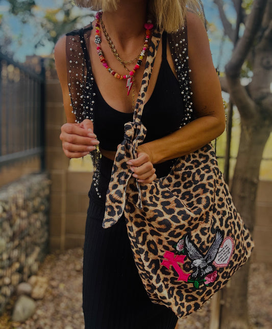 RTS-PINK please be nice to me, even though I’m kind of sort of mean EAGLE - Light corduroy hobo tote strap tie