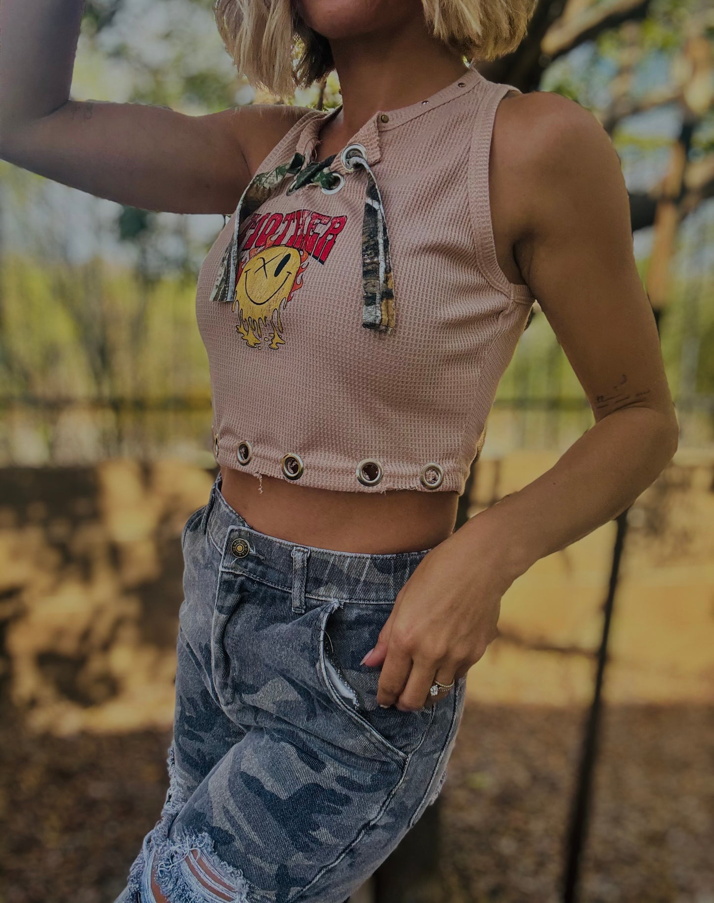 HMT-MOTHER SMILEY+ HEAVY METAL CROP TANK size MEDIUM