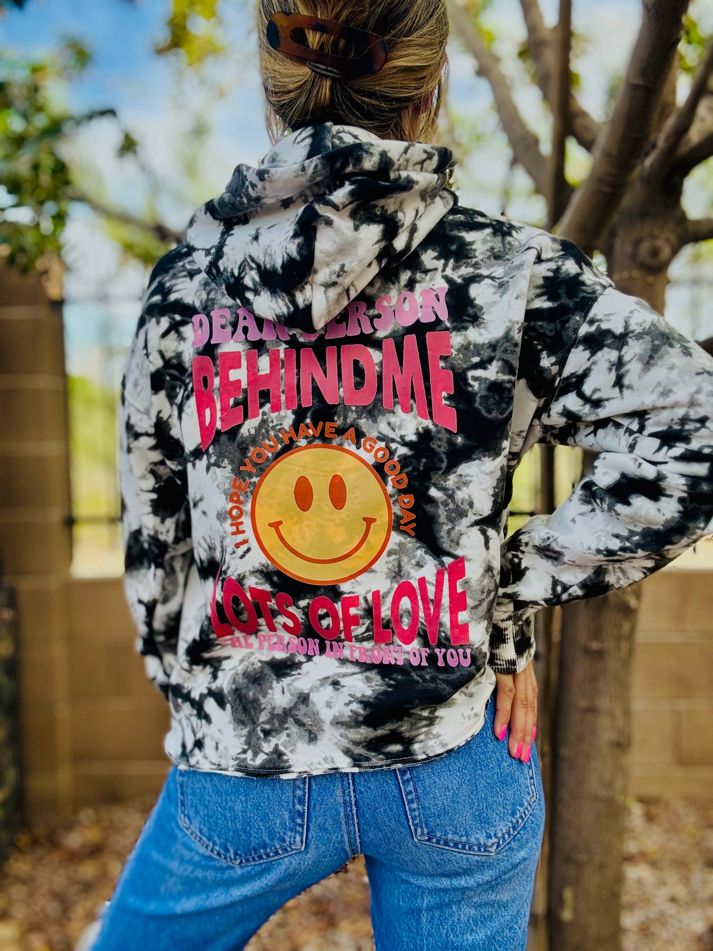 CD- NECKLACE Hoodie to the person behind me…  the dye - lace vintage wash+ Men’s unisex size SMALL- Cut off bottom band hem