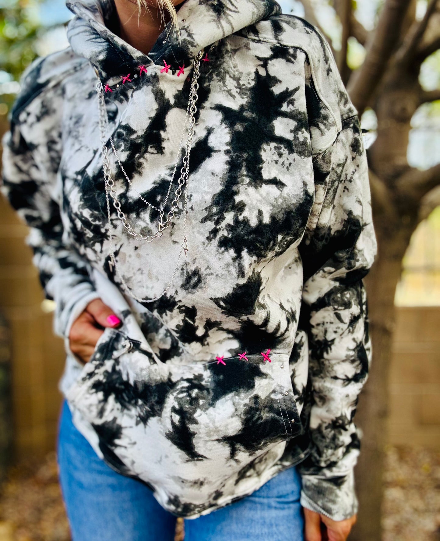 CD- NECKLACE Hoodie to the person behind me…  the dye - lace vintage wash+ Men’s unisex size SMALL- Cut off bottom band hem