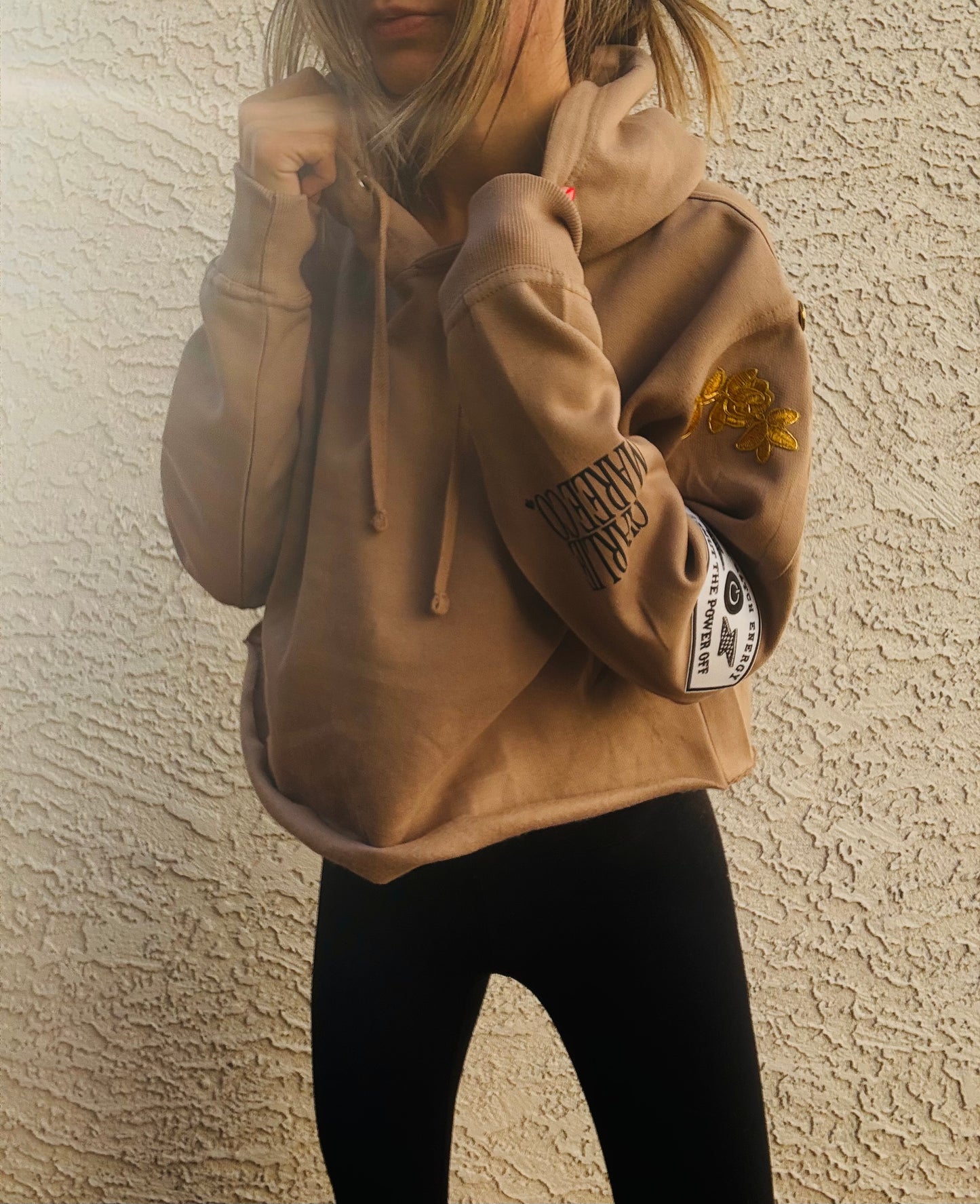 BBH-Betty Button Hoodie- Match energy - gold roses