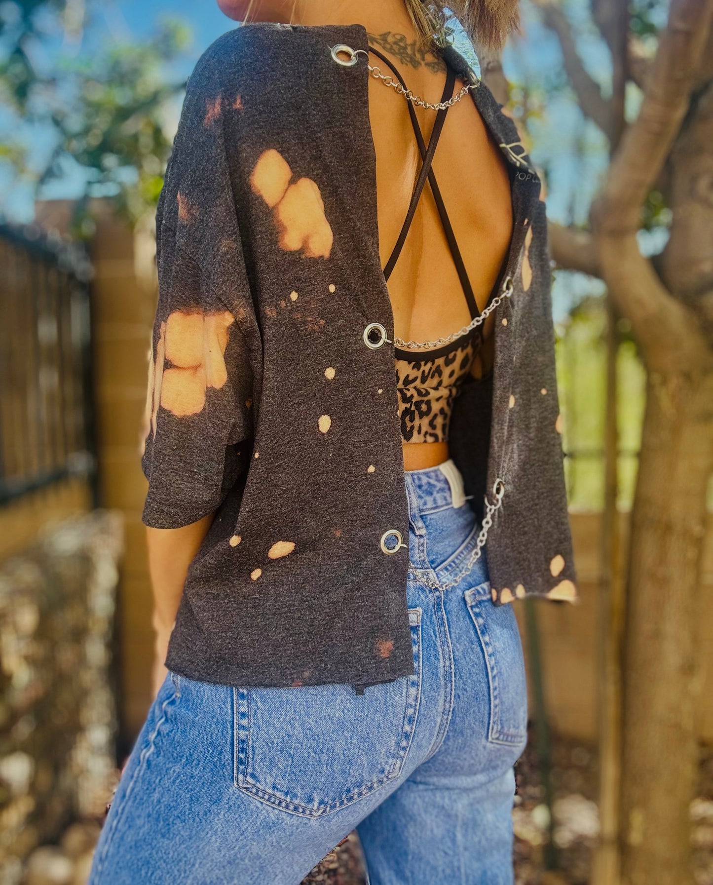 TEE-rhinestones vintage nirv in Nashville - DAD TEE slit back chain work rhinestones collar Medium