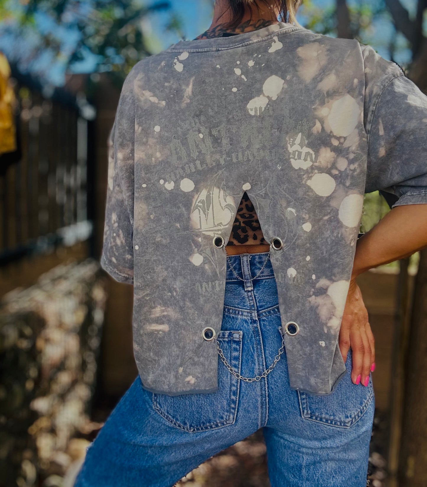 TEE-rhinestones vintage bike distressed grey- DAD TEE slit 1/2 back chain work rhinestones collar XL cropped