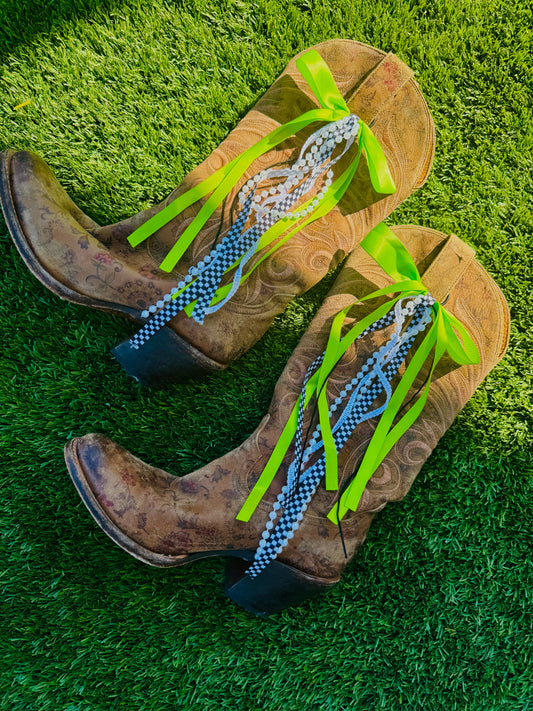 BB- lime green and checkered BOOT BOWS