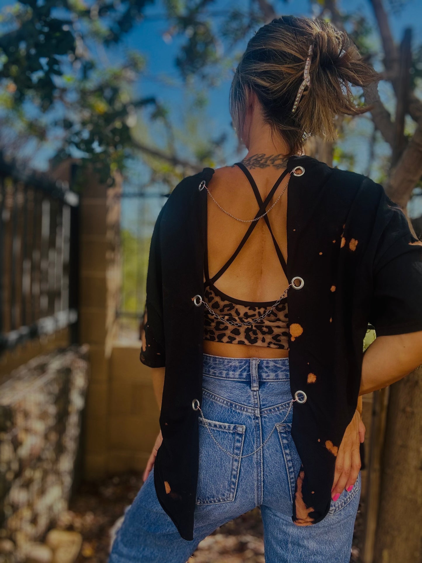 TEE-rhinestones y2k  band baddie pink - DAD TEE slit back chain work rhinestones collar 2XL cropped