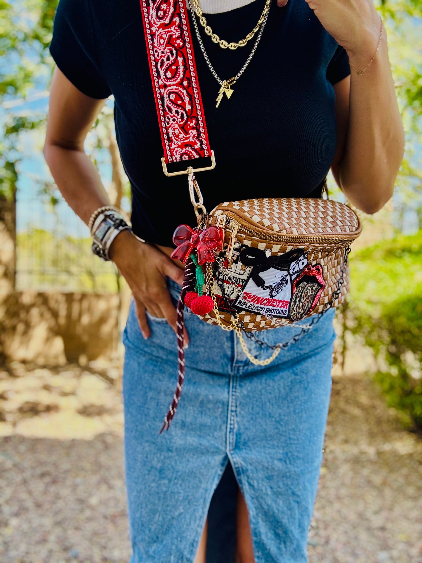 DM2-cowboy killers Winchest+aim red bombshell +PHOENIX BAG + extra red strap