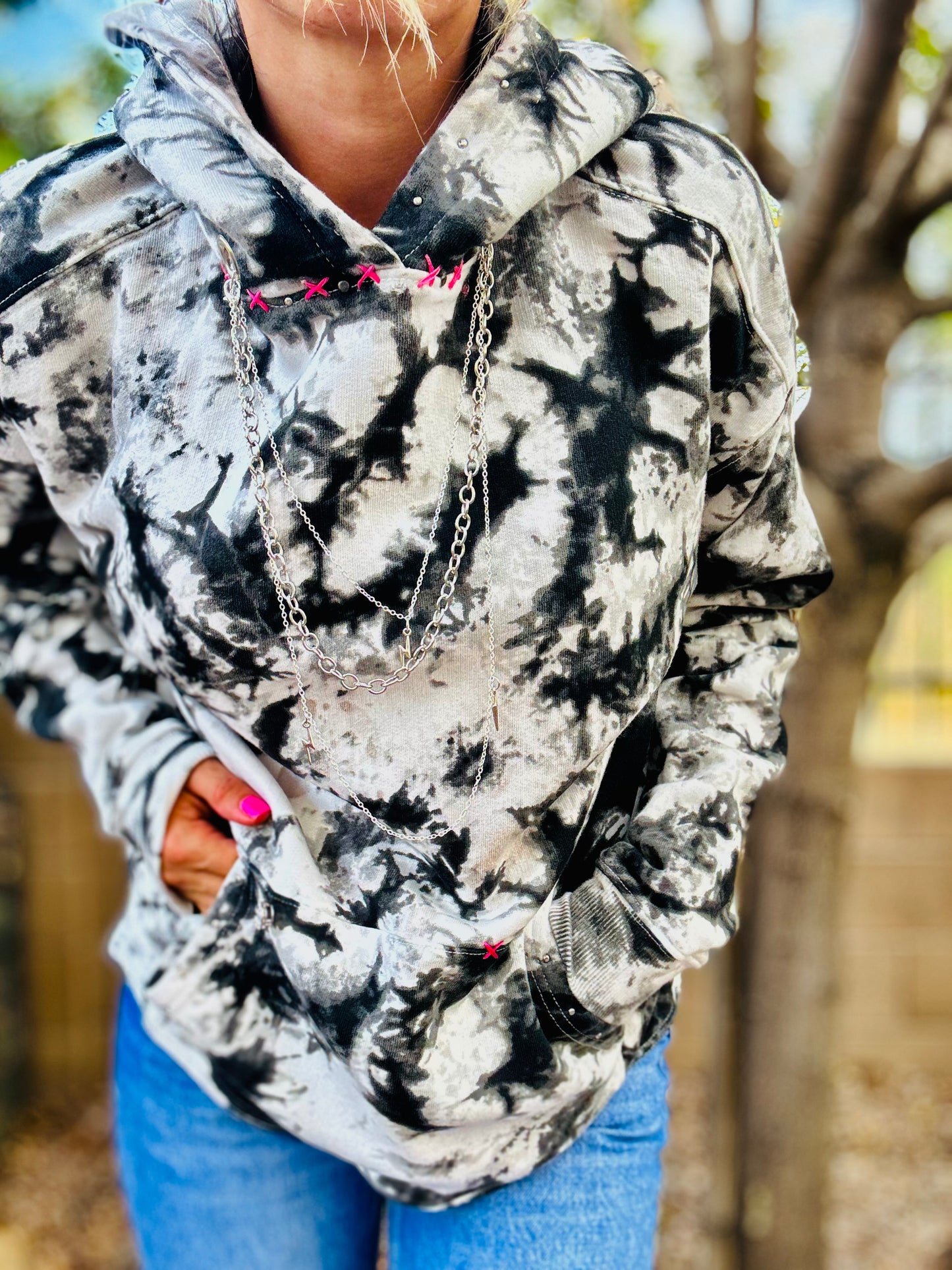 CD- NECKLACE Hoodie to the person behind me…  the dye - lace vintage wash+ Men’s unisex size SMALL- Cut off bottom band hem