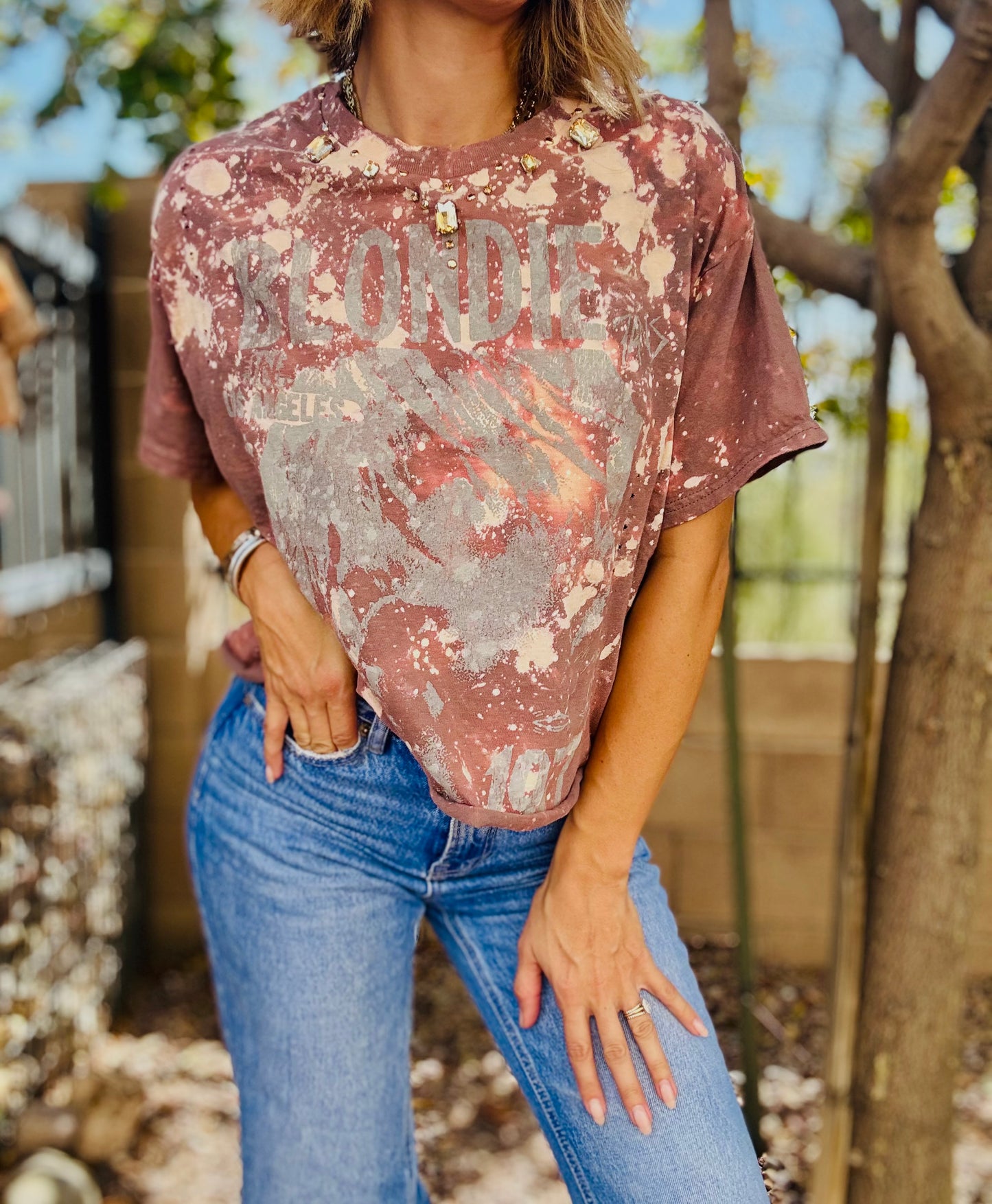 TEE-vintage blondeee BEADED COLLAR VINTAGE GREY +DAD TEE LARGE FIT MEDIUM  cropped