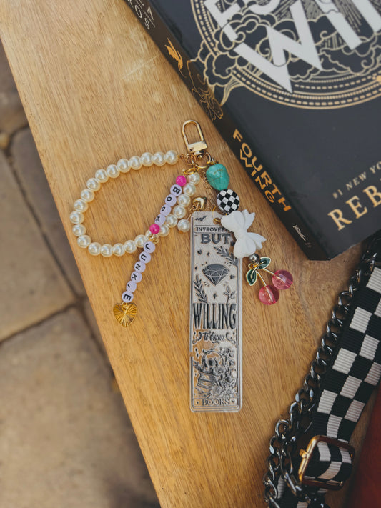 BBC-book junkie hand beaded+ introvert, but willing to discuss books 