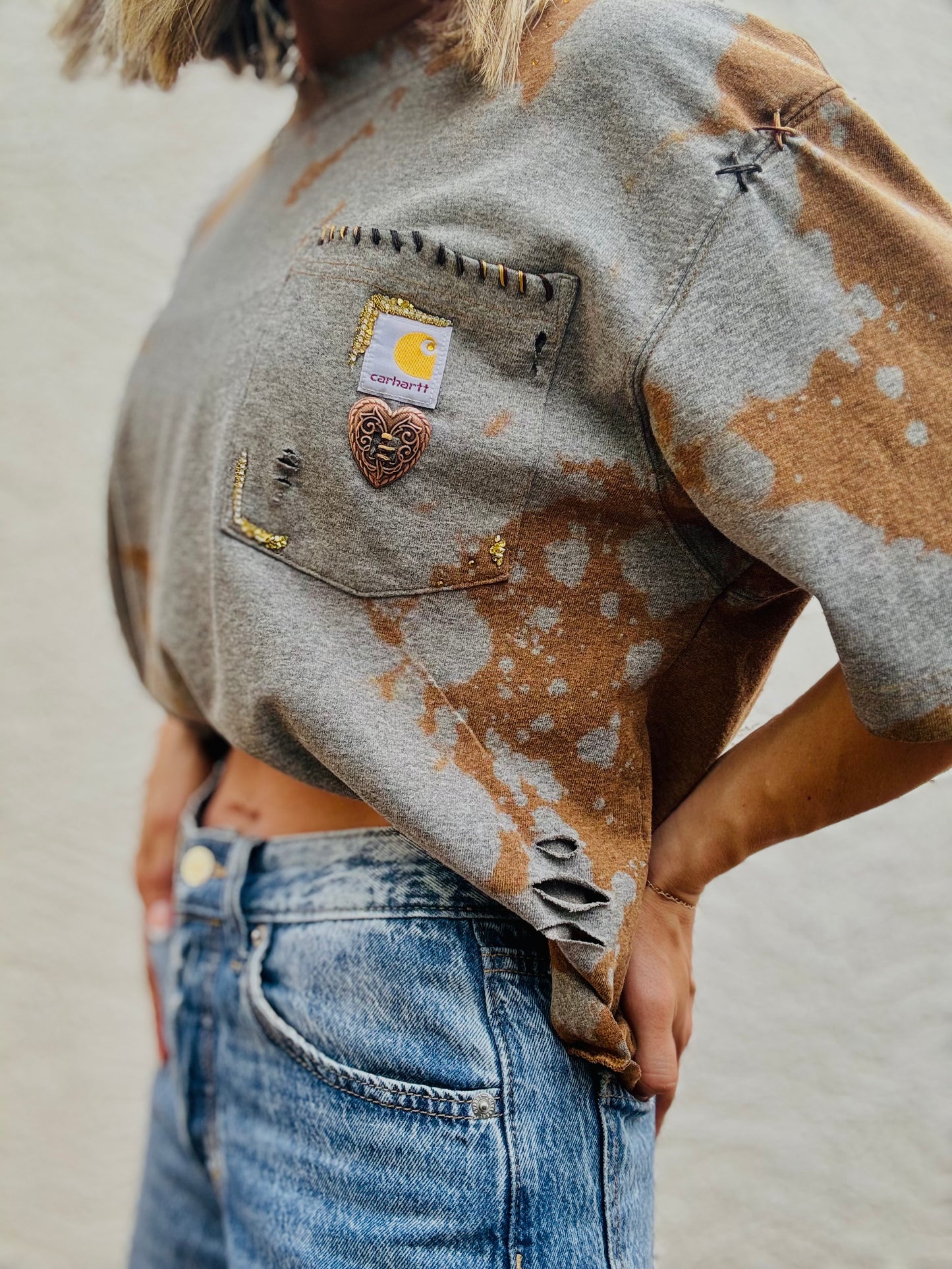 NUM-stitched hartt concho+ Bronze Tshirt MEDIUM