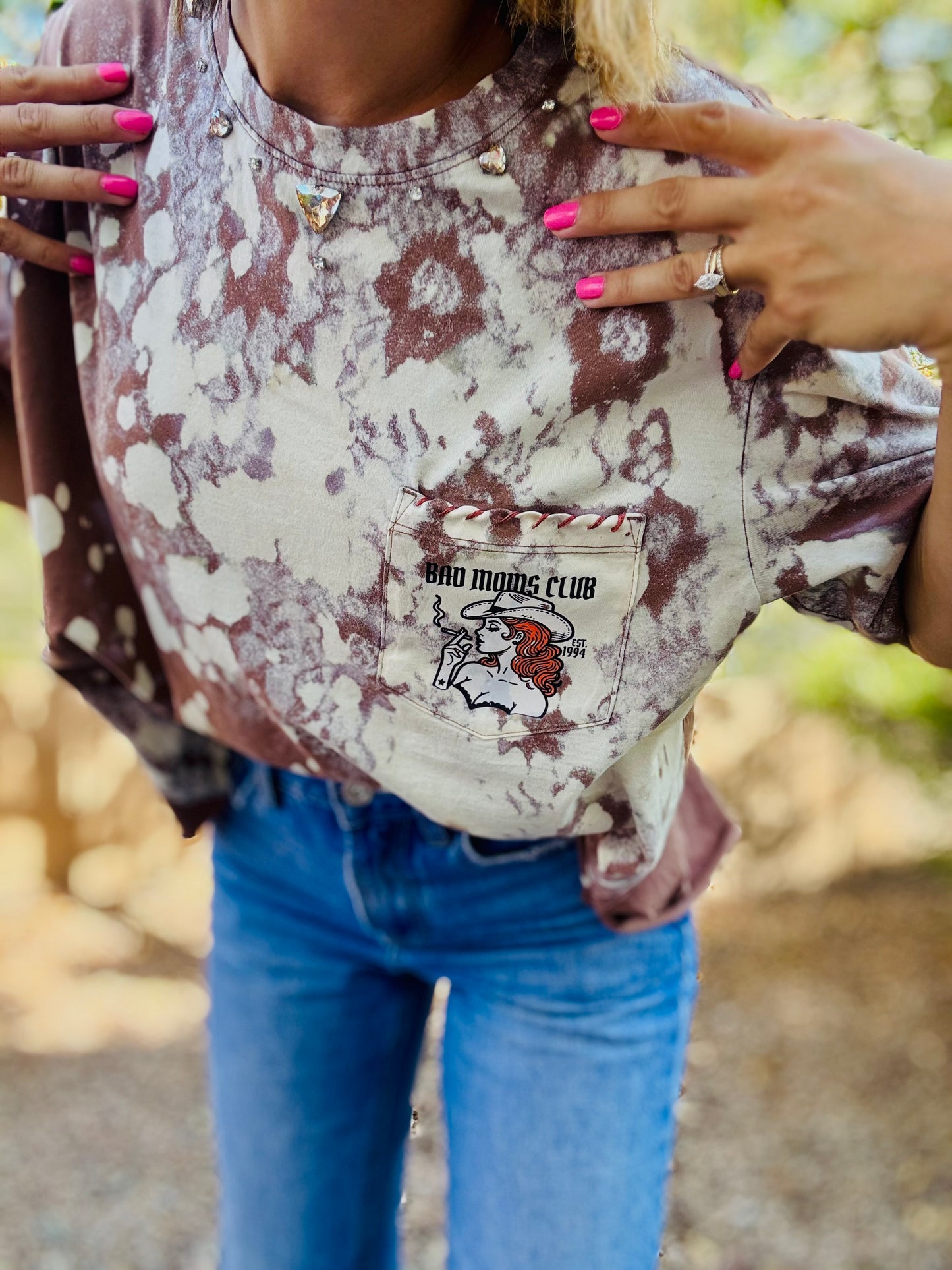TEE-RHINESTONE bad mom club western - slit 1/2 back chain work rhinestoned collar rhinestones HUSBAND POCKET TEE MEDIUM