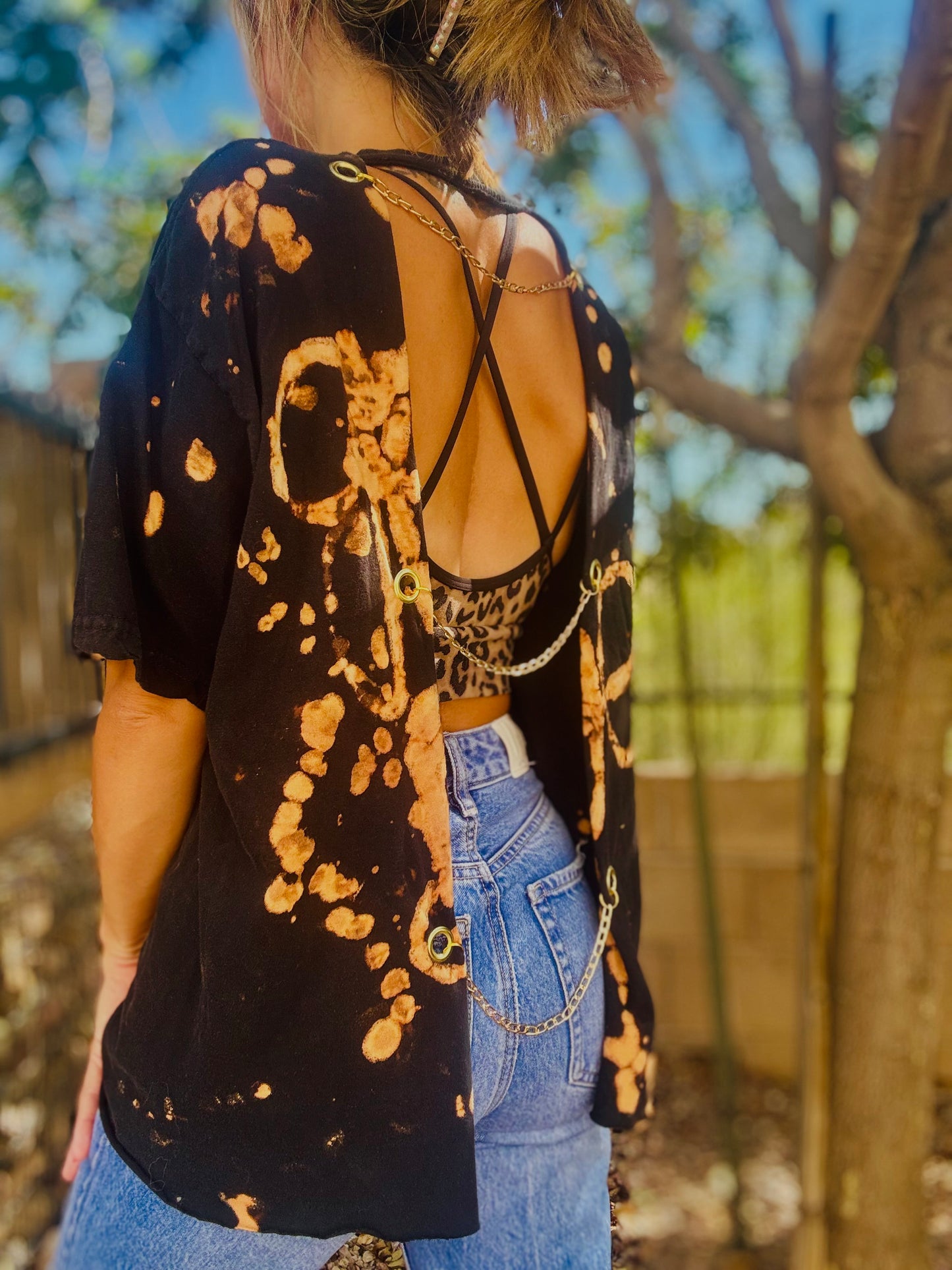 TEE-rhinestones vintage band yellow - DAD TEE slit back chain work rhinestones collar XL cropped