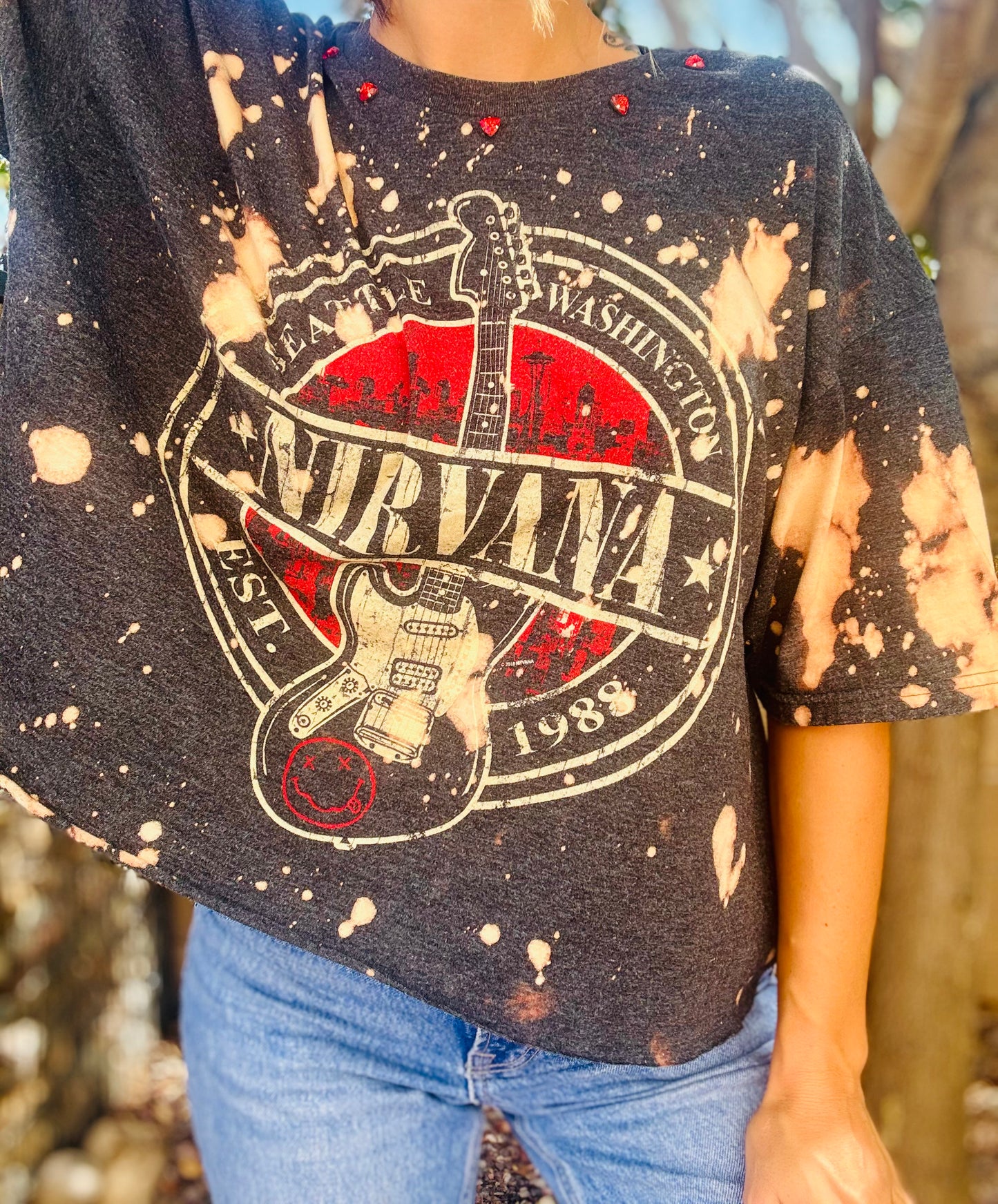 TEE-rhinestones vintage nirv in Nashville - DAD TEE slit back chain work rhinestones collar Medium