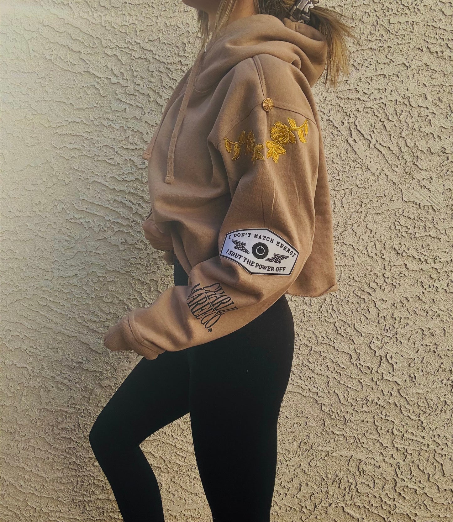 BBH-Betty Button Hoodie- Match energy - gold roses