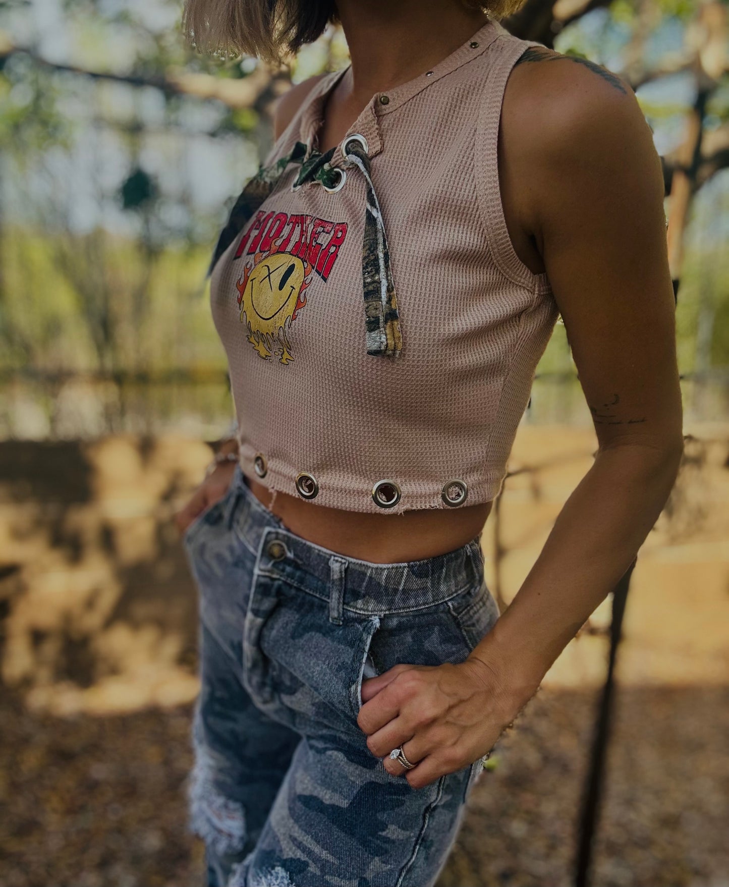 HMT-MOTHER SMILEY+ HEAVY METAL CROP TANK size MEDIUM