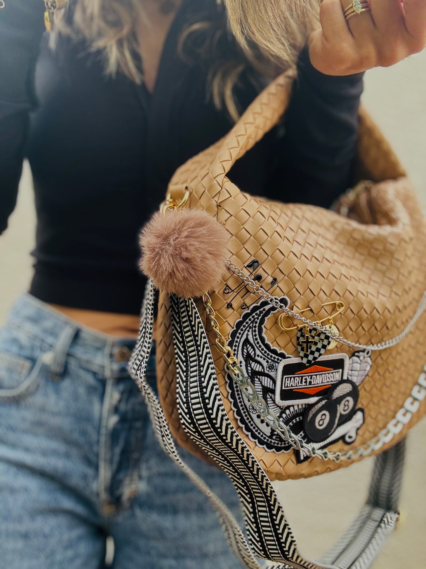 AM-edgy & Badd girl vibes *CHANDLER BAG** Taupe